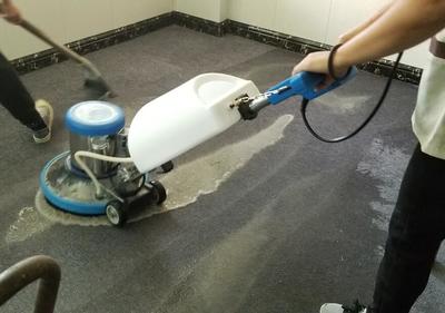 東莞清潔公司解讀 工廠日常清潔與保潔中，刷地機(jī)是不可或缺的利器