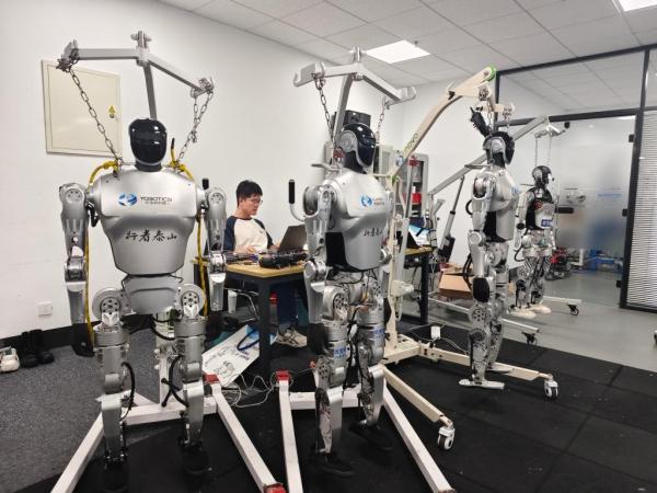 黃金周里的經(jīng)濟(jì)故事 工程師如何讓機(jī)器人競(jìng)技更強(qiáng)、